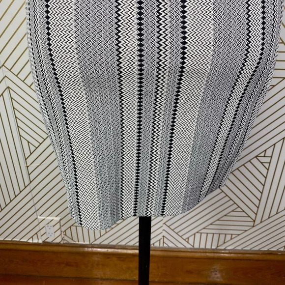 Theory Nellida Zig-Zag Stripe Mini Knit Skirt in Black & Cream Size US Small - Picture 9 of 12